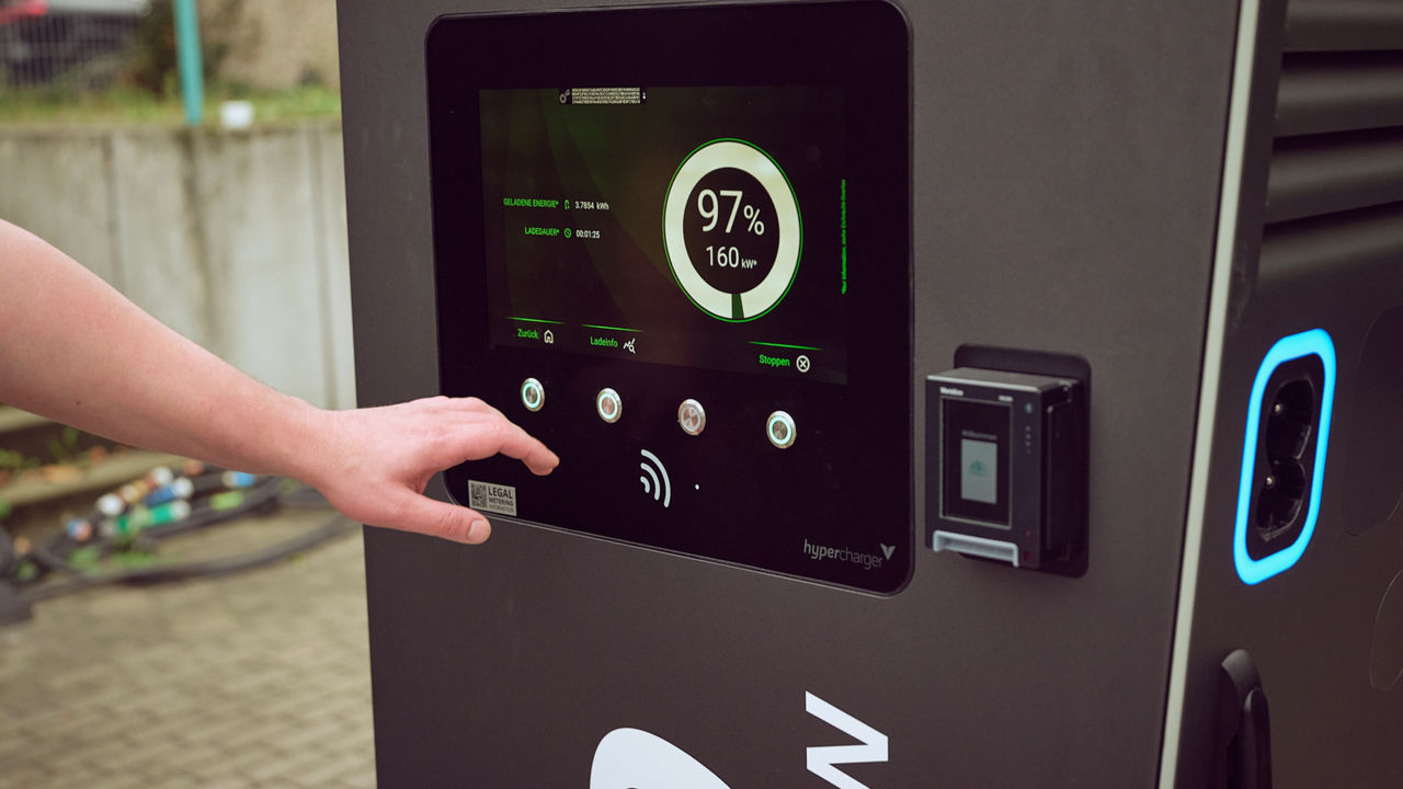 Truck fast‑charging stations display